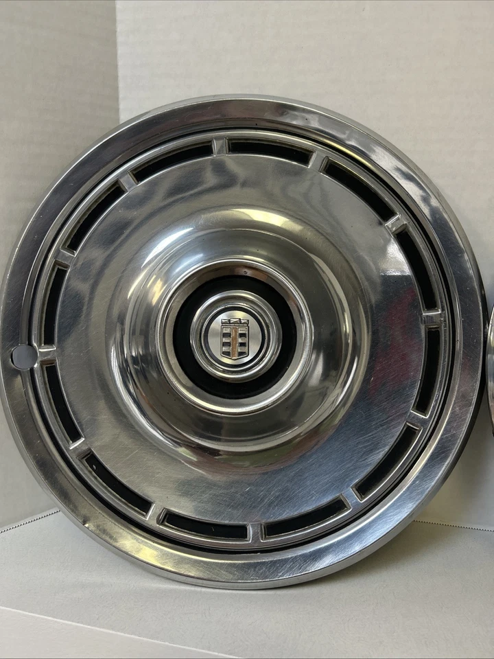 2 tapacubos vintage 1975-1976 Dodge Charger Aspen Coronet Monaco 14" usados Foto 2 de 4