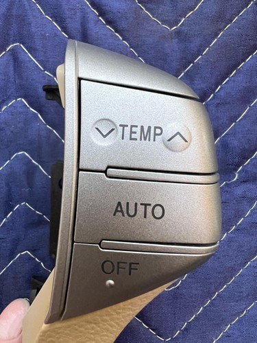 OEM F70CVU2142 RIGHT Side Steering Wheel Radio & Cruise Switch Toyota Avalon - Picture 2 of 7