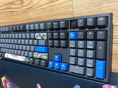 Ducky One Skyline Keyboard Cherry Brown Switch Custom Artisan Keys Bulbasar ๐ฅ - Picture 7 of 16