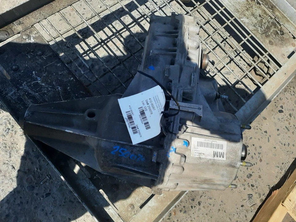 2007 08 09 10 11 12 13 2014 CADILLAC ESCALADE Transfer Case 6.2L AWD 24246762 - Image 2 of 4