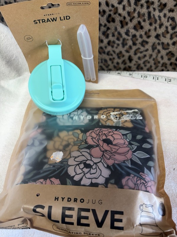 Hydro Jug Insulated  Neoprene Sleeve 73 oz Carrier W/ Strap & Bonus Lid Straw