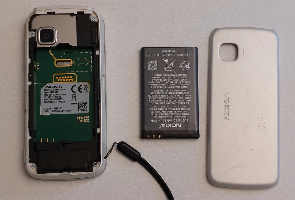 Nokia 5230 Navi-Edition WhiteChrome Ohne Simlock - Bild 3 von 4