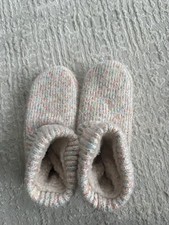 BOMBAS Women  s Gripper Slippers Size XS 5-6.5 