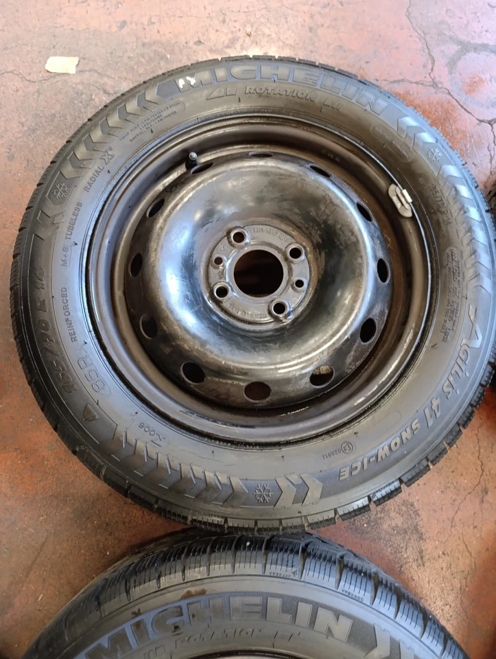 Set 4Pz Cerchi Neri 4 Fori 14 Pollici Piu Gomme 175/65R14 Michelin Integrate - Imagen 2 de 4