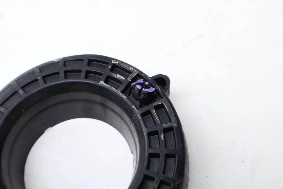 Mercedes-Benz C43 AMG 2017-2023 - Buje de resorte de bobina trasera/montaje 2053240184 Foto 2 de 4