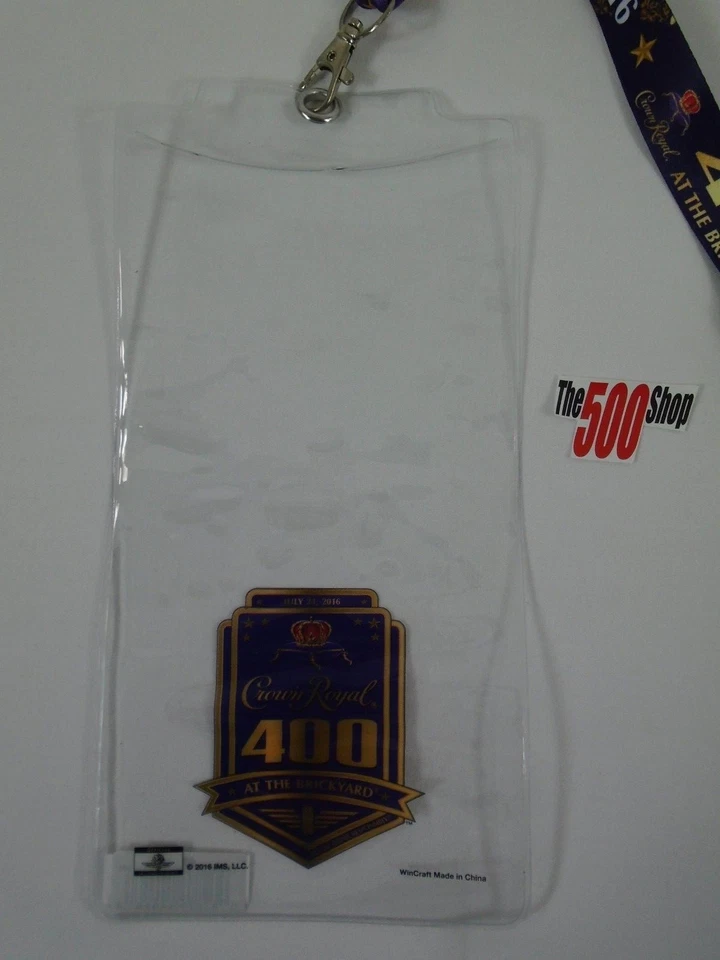 Crown Royal Brickyard 400 2016 titular de boleto de evento y credencial de cordón Foto 2 de 4