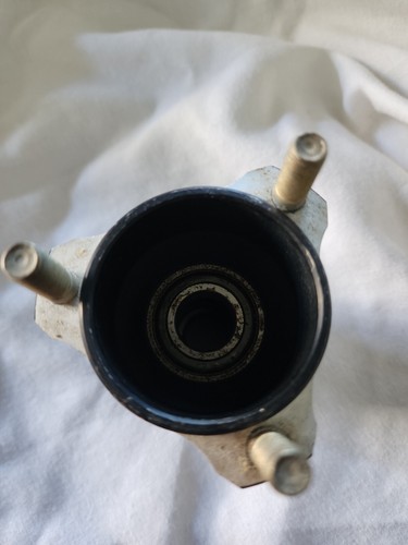 MoGo (CRG) Kart Front Hub, 80mm Long 17mm Axle Three 8mm@62mm Studs - Picture 3 of 5