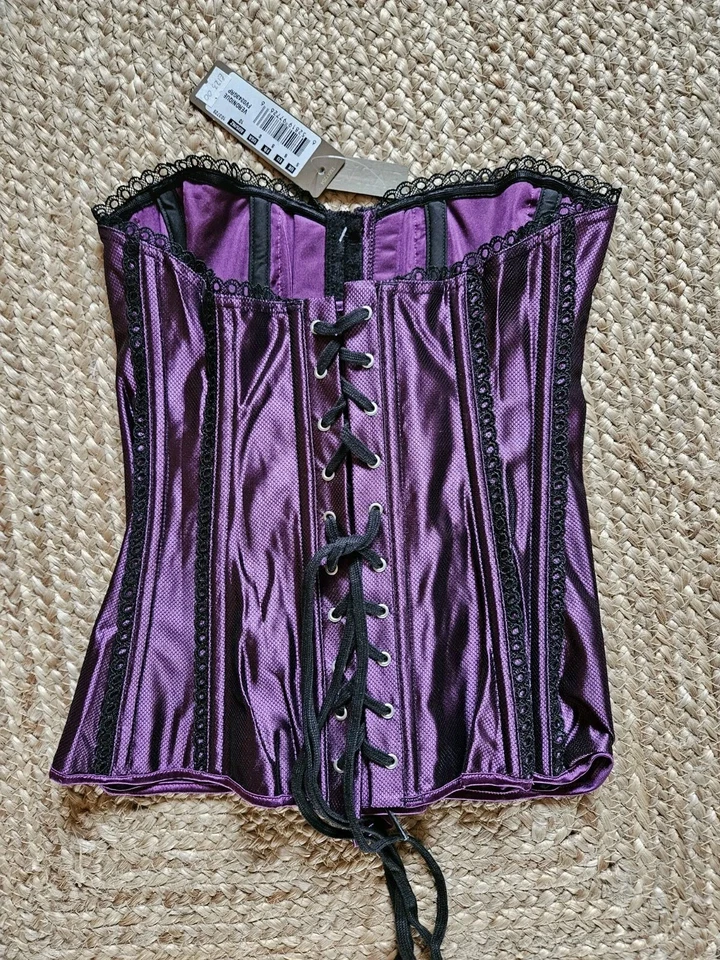 Fauve. Talla pequeña. Corsé morado. Corpiño. Con cordones. Frente de gancho y ojo. Steam Punk Foto 2 de 4