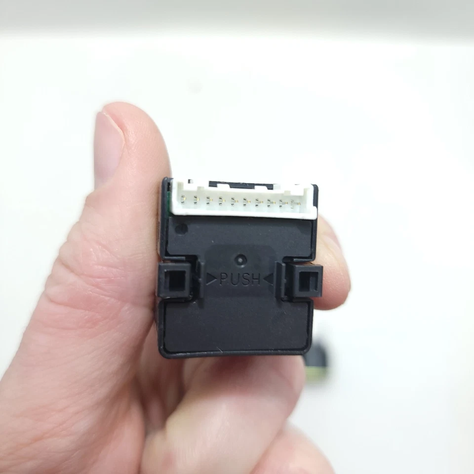 Interruptor de botón Omron A3UL-TBR-3A1C-M rojo redondo meseta iluminado SPDT 22 mm Foto 2 de 4