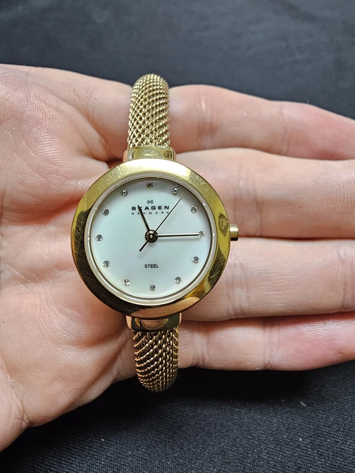 Skagen Commerce Root Women's Dress Watch Gold Plate w/ Clear Stones Need Battery - Image 2 of 4