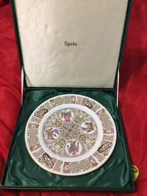 Spode Celtic Iona Collectors Plate Book Of Kells Gold Trim Celt