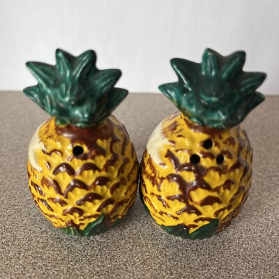 VINTAGE CERAMIC PINEAPPLE SALT & PEPPER SHAKERS ALOHA HAWAII