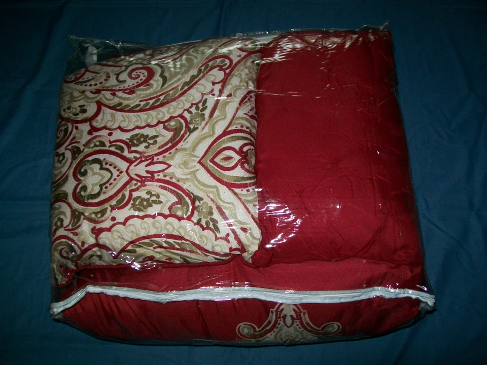 NEW 10 Piece Victoria Classics Elanza Red/Multi Polyester Queen Comforter Set - Image 3 of 4