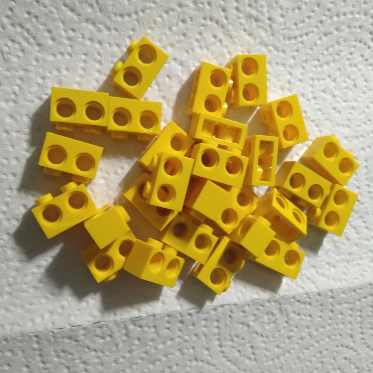 L-1 Lego Lot 28 Yellow Brick 1 x 2 32000 75252 76393 31011 60295