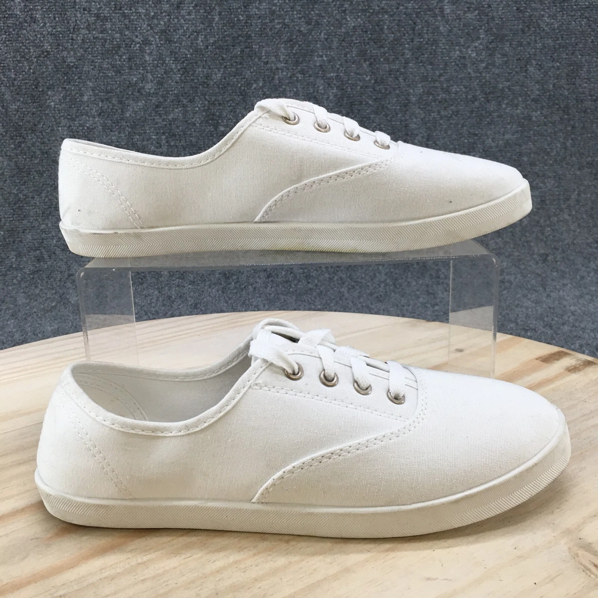 Time and Tru Shoes Womens 8 Sneakers White Canvas WMTT29DP062