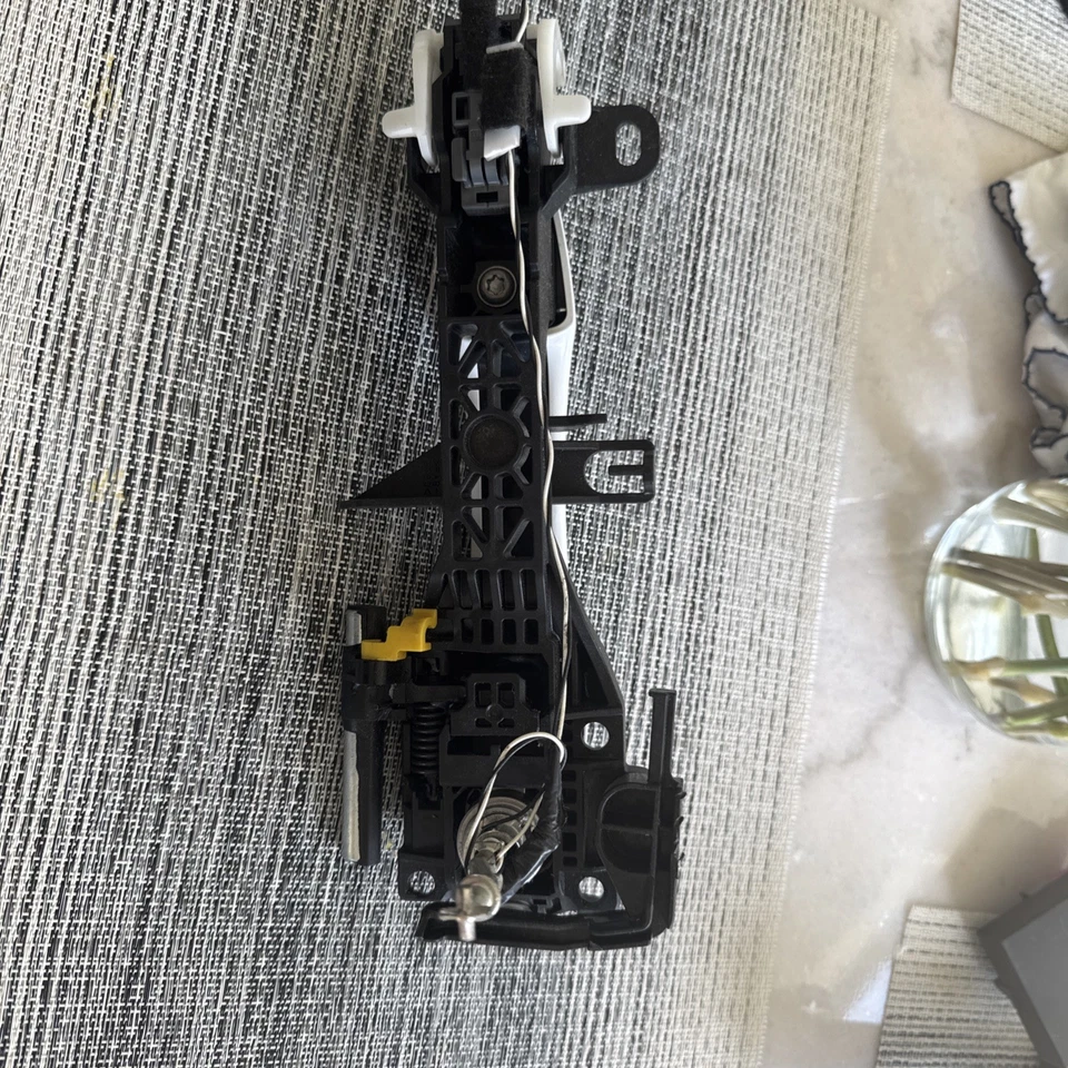 13-19 SUBARU BRZ MONTAJE DELANTERO IZQUIERDO MANIJA PUERTA CONDUCTOR BLANCO MANIJA EXTERIOR  Foto 4 de 4