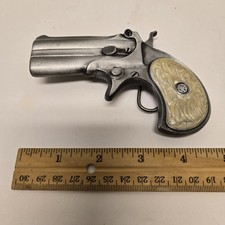 1978 BERGAMOT Brass Works Derringer Pistol / Gun Belt Buckle F-156. Made in USA.