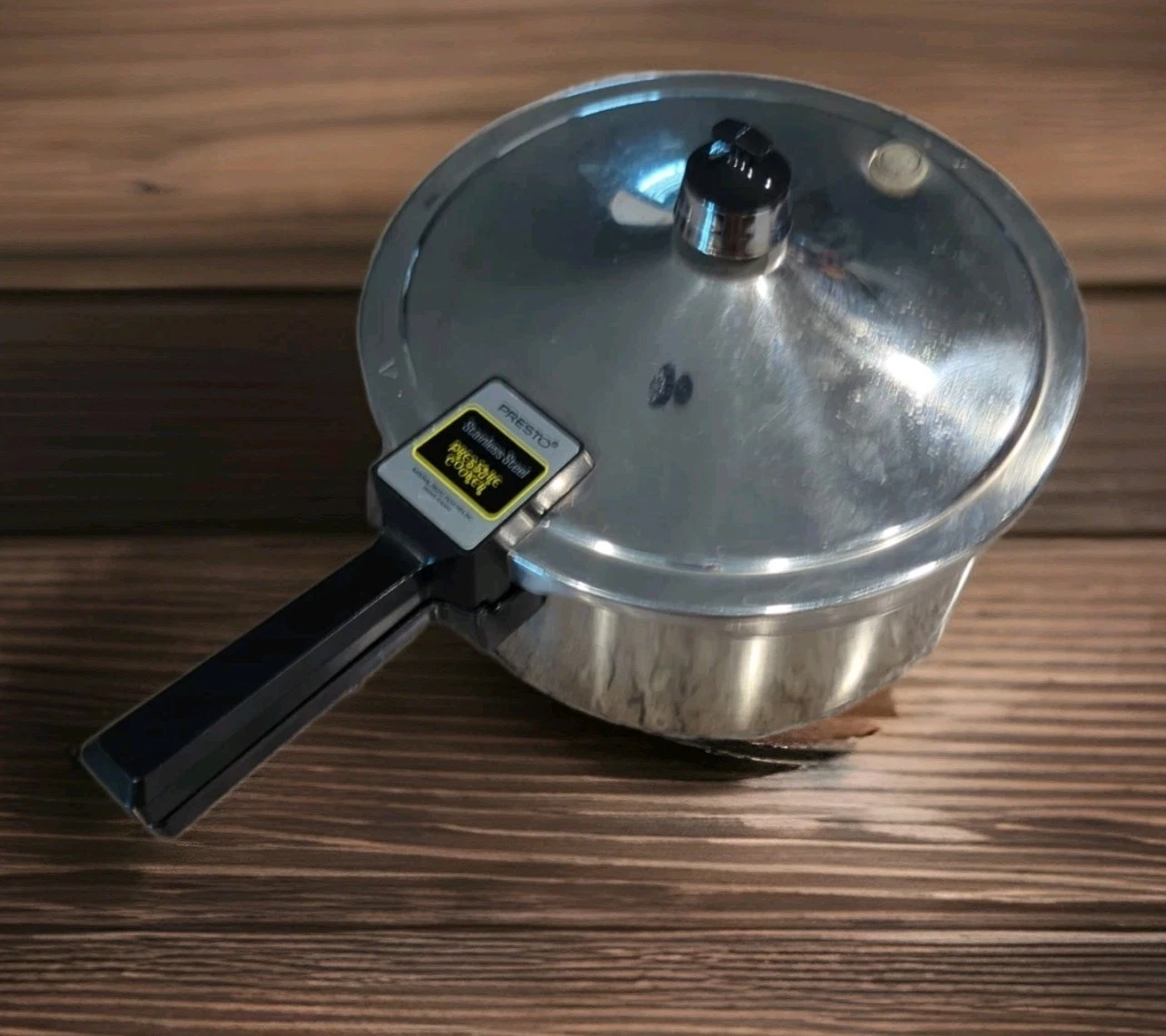 PRESTO 4 Quart Pressure Cooker with Lid & Jiggler, No Bottom insert. Model 01241