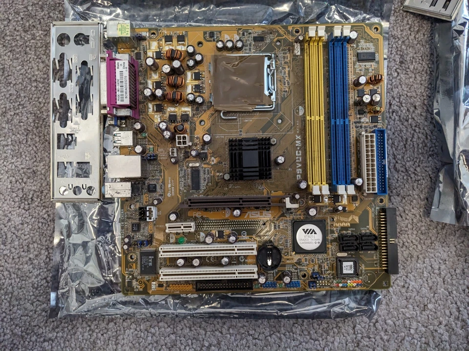 Retro motherboard lot x2 Socket 370 775 C3 AV14 AGP PCI ISA WIN98 DOS READ - Image 4 of 4