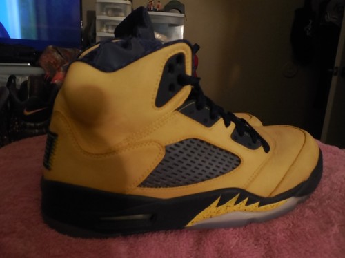 Size 9 - Jordan 5 Retro SP Michigan 2019 - Picture 3 of 6