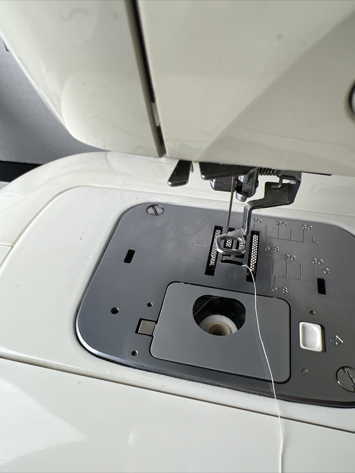 SINGER Quantum XL1000 Computerized Sewing & Embroidery Machine Plus