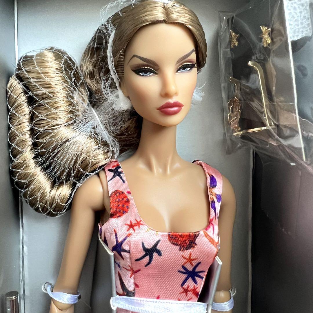 Unused Bombshell Beach Natalia Fatale full set Integrity Toys