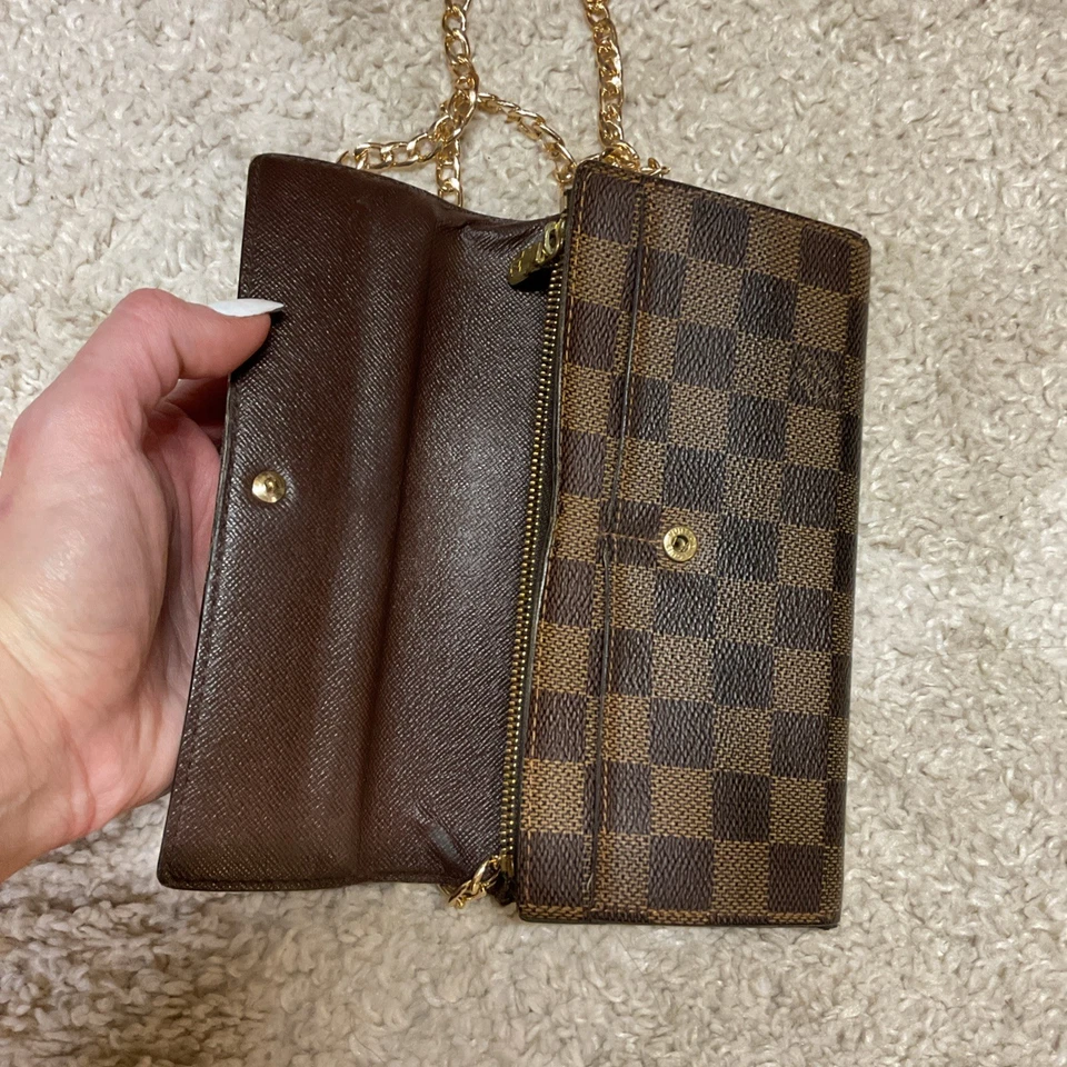 Louis Vuitton Damier Sarah wallet with gold chain and LV BOX! - Image 4 of 4