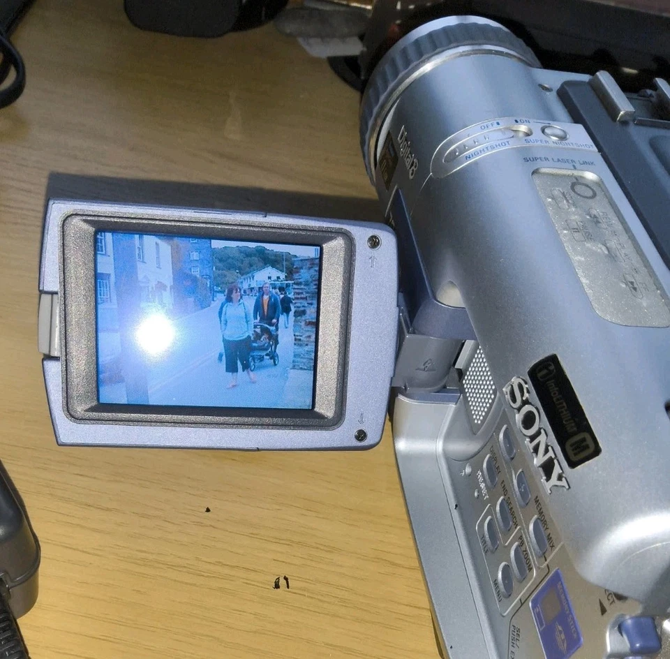 Sony Handycam DCR-TRV325E Handheld Digital8/8mm/Hi8 Tape Camcorder - Boxed - Image 3 of 4