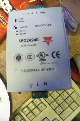 100 10 a Carlo Gavazzi un índice de corriente nominal de las fuentes de alimentación industrial