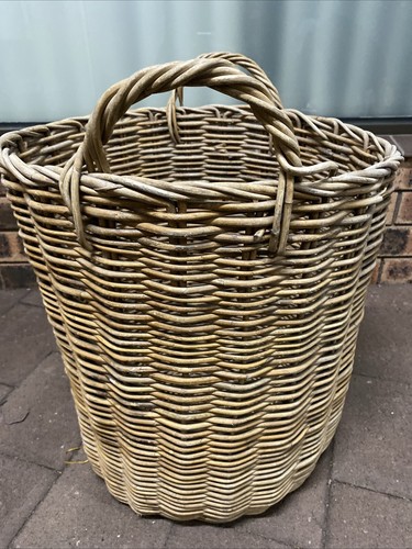 Beautiful Large Vintage Cane / Wicker Laundry Basket / Hamper / Storage 42x46cm - Picture 2 of 6