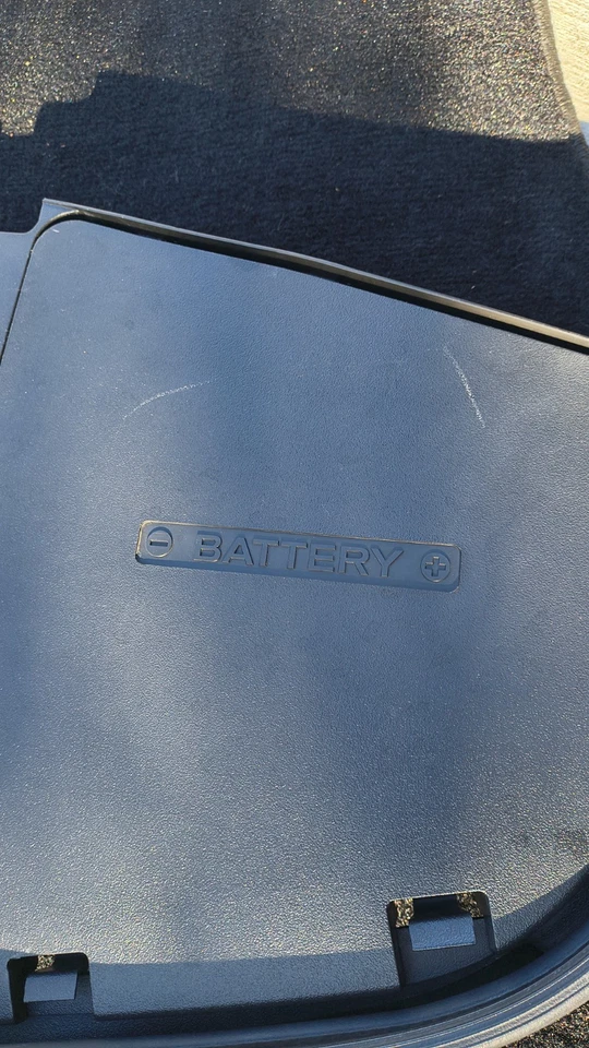 Panel de cubierta de batería y freno Infiniti M37s Foto 4 de 4