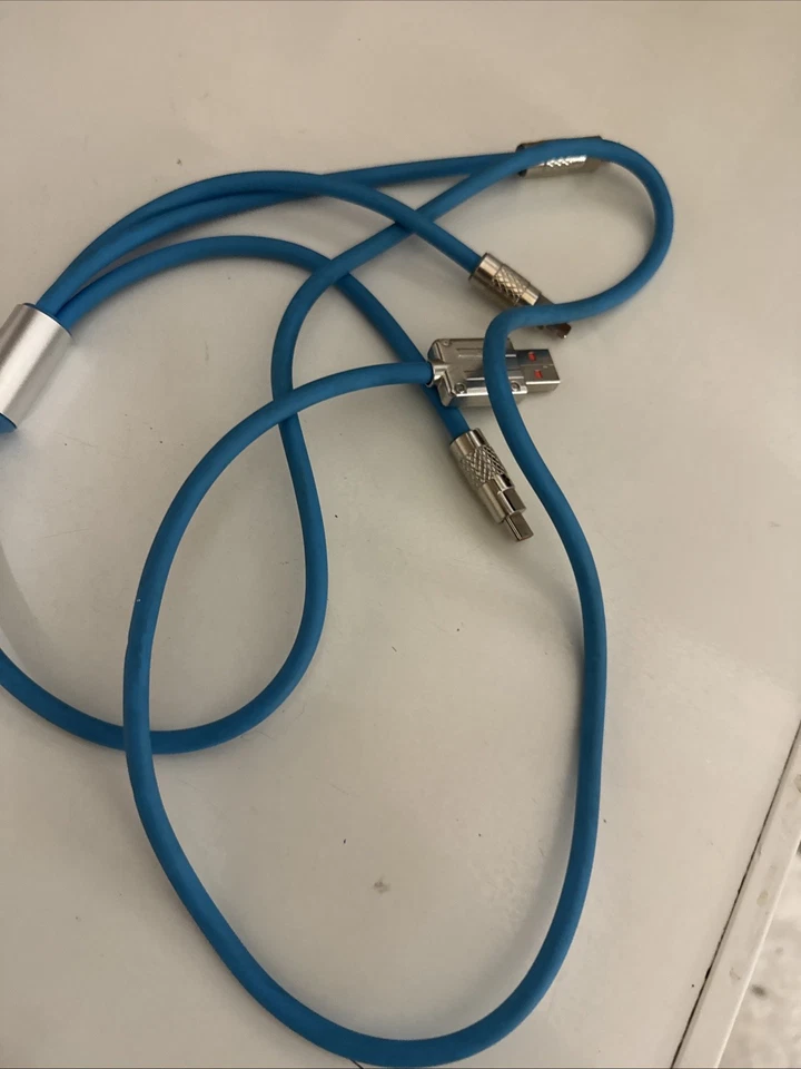 Cable USB-C a USB-A de nailon y cargador de cabezal de teléfono Apple Foto 4 de 4