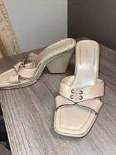 VTG 1980 s Ladies Nine West Finance Beige Sandals Square Heels Sz7M