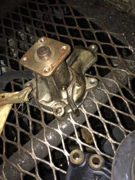 87 88 NISSAN STANZA VAN COOLANT PUMP - Image 2 of 2