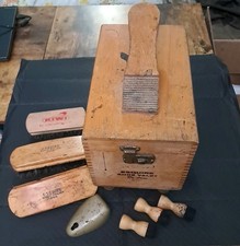 Vintage Esquire Shoe Shine Valet De Luxe Wooden Box Polish Kit w/5 Brushes USA