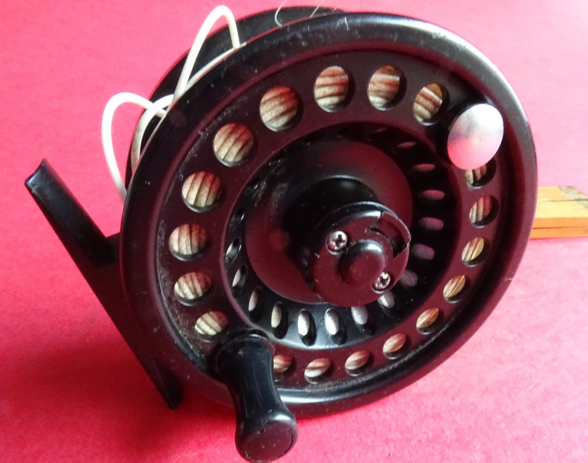 Vintage Shakespeare Reel in Spinning/Fixed Spool Fishing Reels for