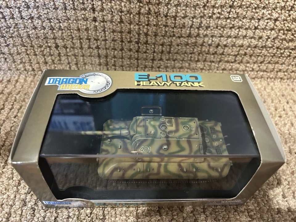 Dragon Armor 1:72 E-100 Heavy Tank, Brandenburg Gate, Berlin 1945, No. 60155 - Image 2 of 4