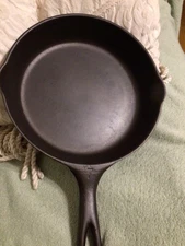 Vollrath (Unmarked) Cast Iron Skillet #7, dot MM, heat ring, cleaned & seasoned