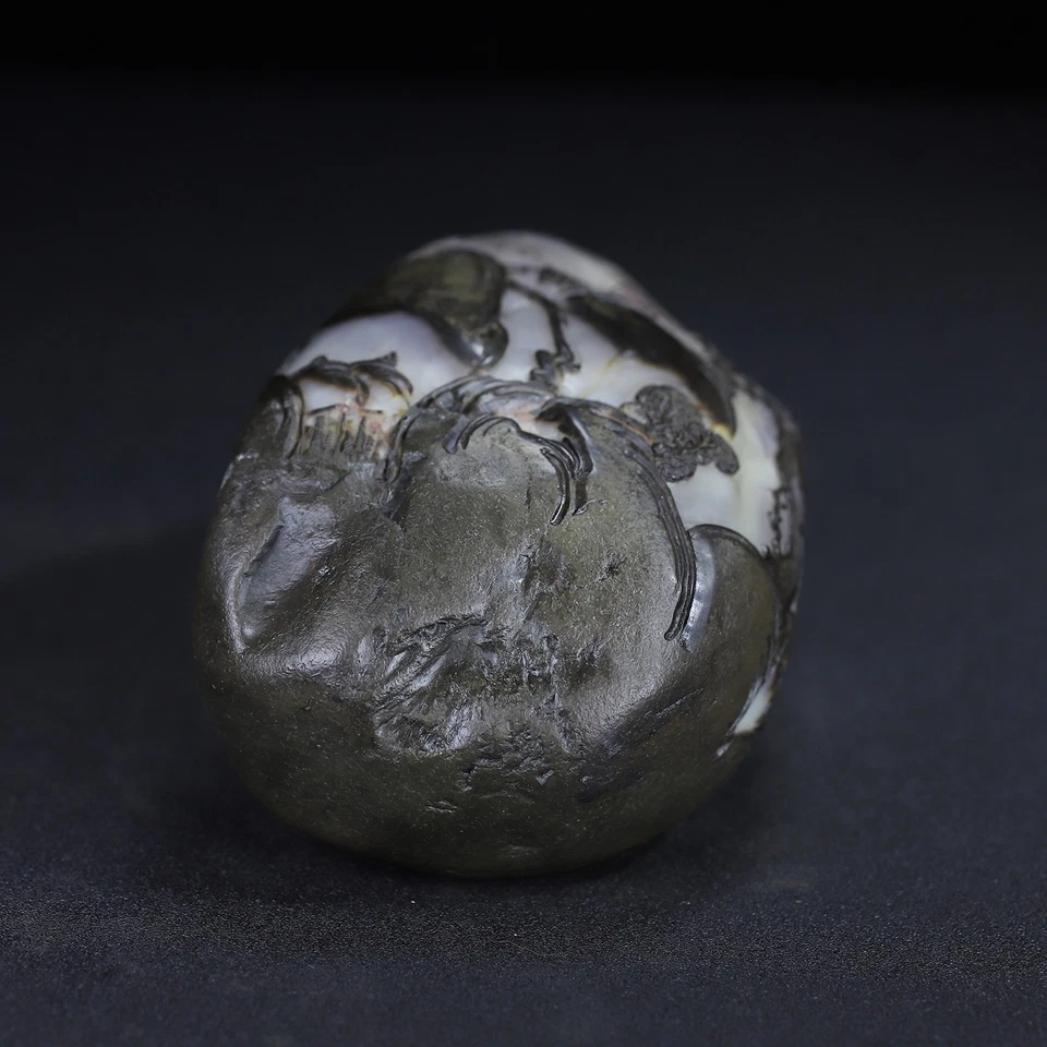 Un antiguo Shoushan piedra piel de cuervo tallada paisaje y figura adorno Foto 3 de 4