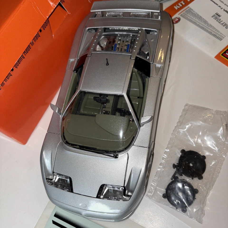 BUGATTI EB110 DAYTONA 1991 SILVER KIT 1:18 by BURAGO RARE DIECAST MODEL Built - Image 3 of 4
