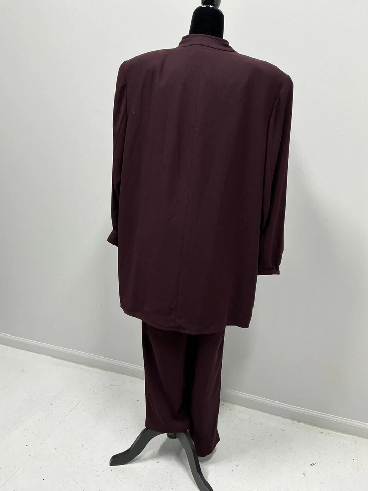 Liz Claiborne Company Womens Pant Suit Size 14 Inseam on pants 29” Jacket 31" - Image 3 of 4