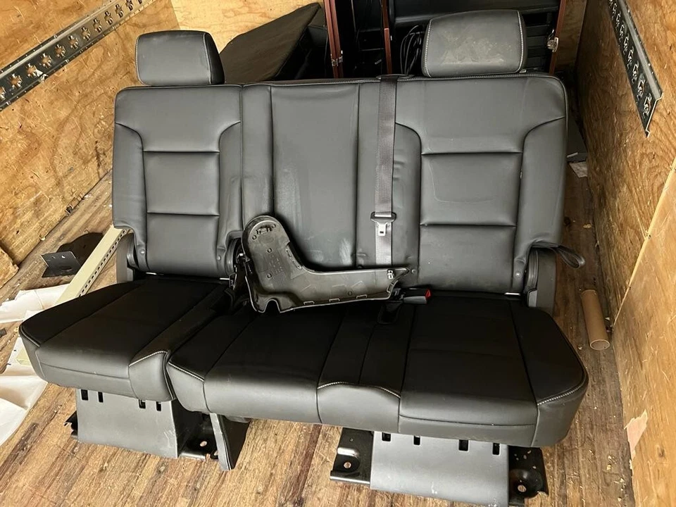 GMC Chevrolet Tahoe 2007-2020 2020 segunda fila cuero negro asientos traseros en chasis Foto 2 de 4