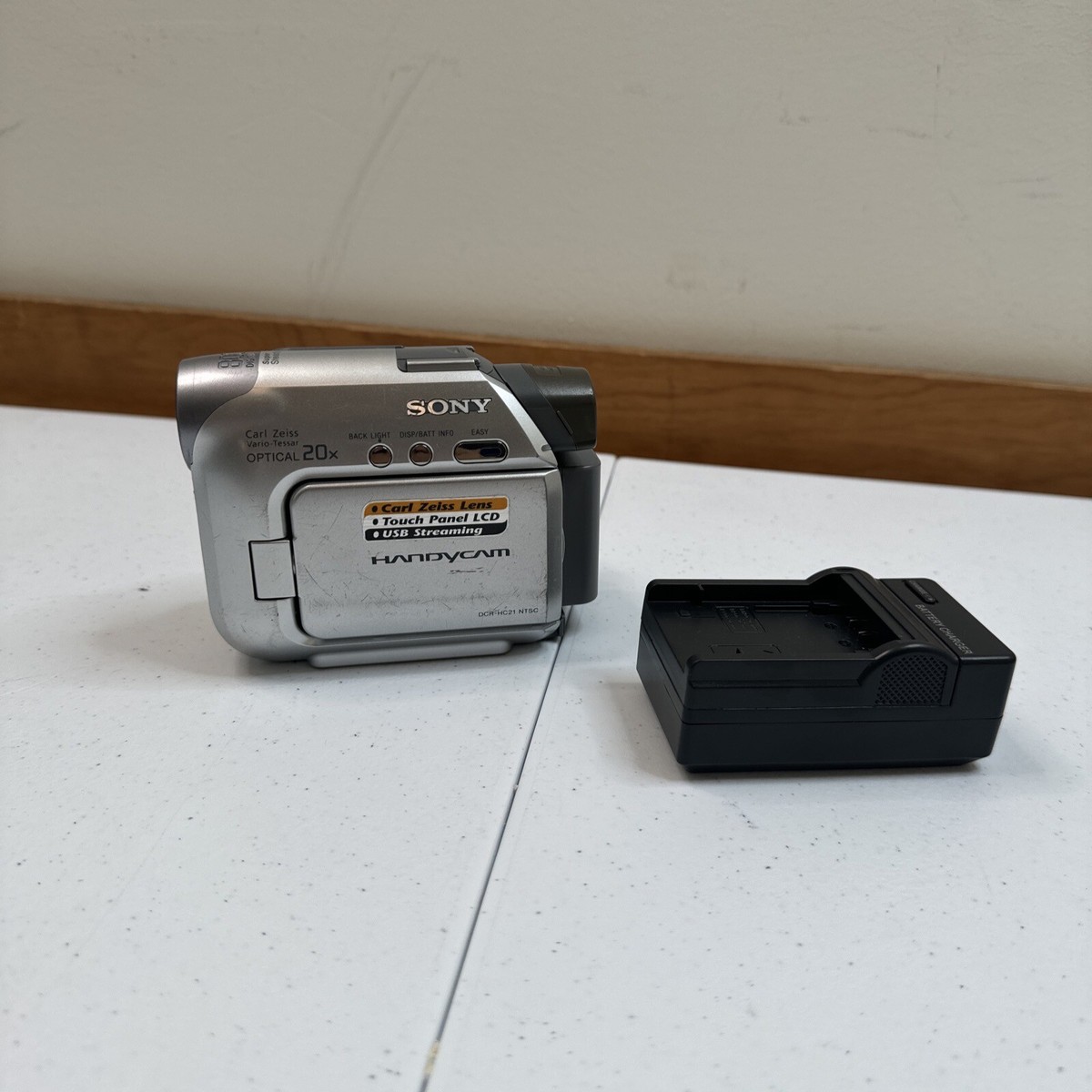 Sony DCR-HC21 MiniDV Mini DV Camera Camcorder VCR Player Video