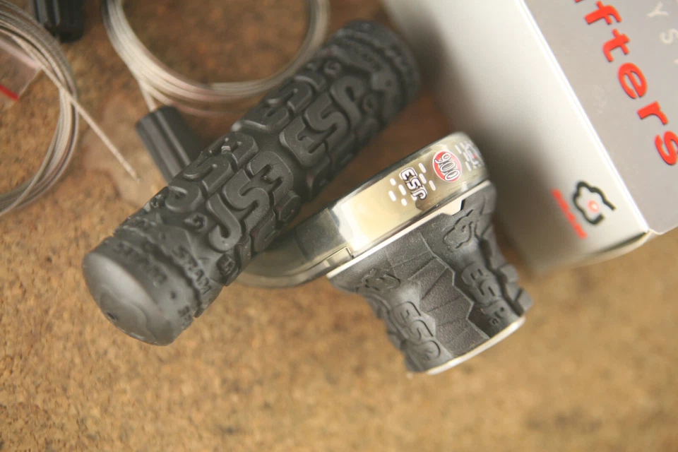 Oldschool NOS NEW NIB SRAM ESP 900 X-RAY 3 x 8 speed shifters set Mountainbike - Image 2 of 4