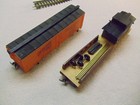 HO Scale Doggie Dinner Reefer & Santa Fe #932 Maintenance Work Caboose with Load — photo 9