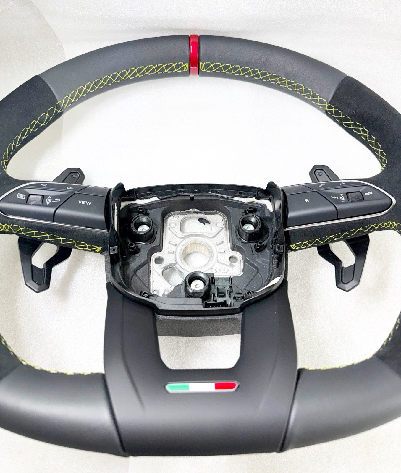GENUINE LAMBORGHINI URUS S SE PERFORMANTE  ALCANTARA STEERING WHEEL LIME GREEN