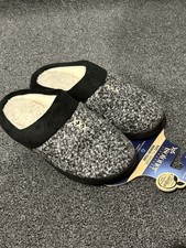 Isotoner Signature Shoes Womens Size 7.5-8 Memory Foam Slippers Cozy Warm House