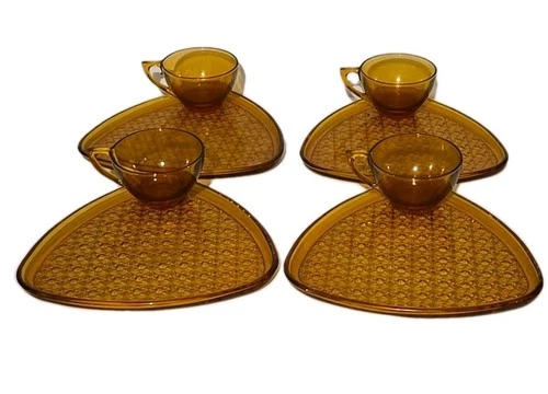 Vintage Anchor Hocking DAISY & BUTTON Amber Cup & Plate Set 4