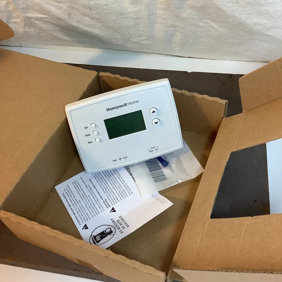 Honeywell Home RTH221B Programmable Thermostat - Image 4 of 4