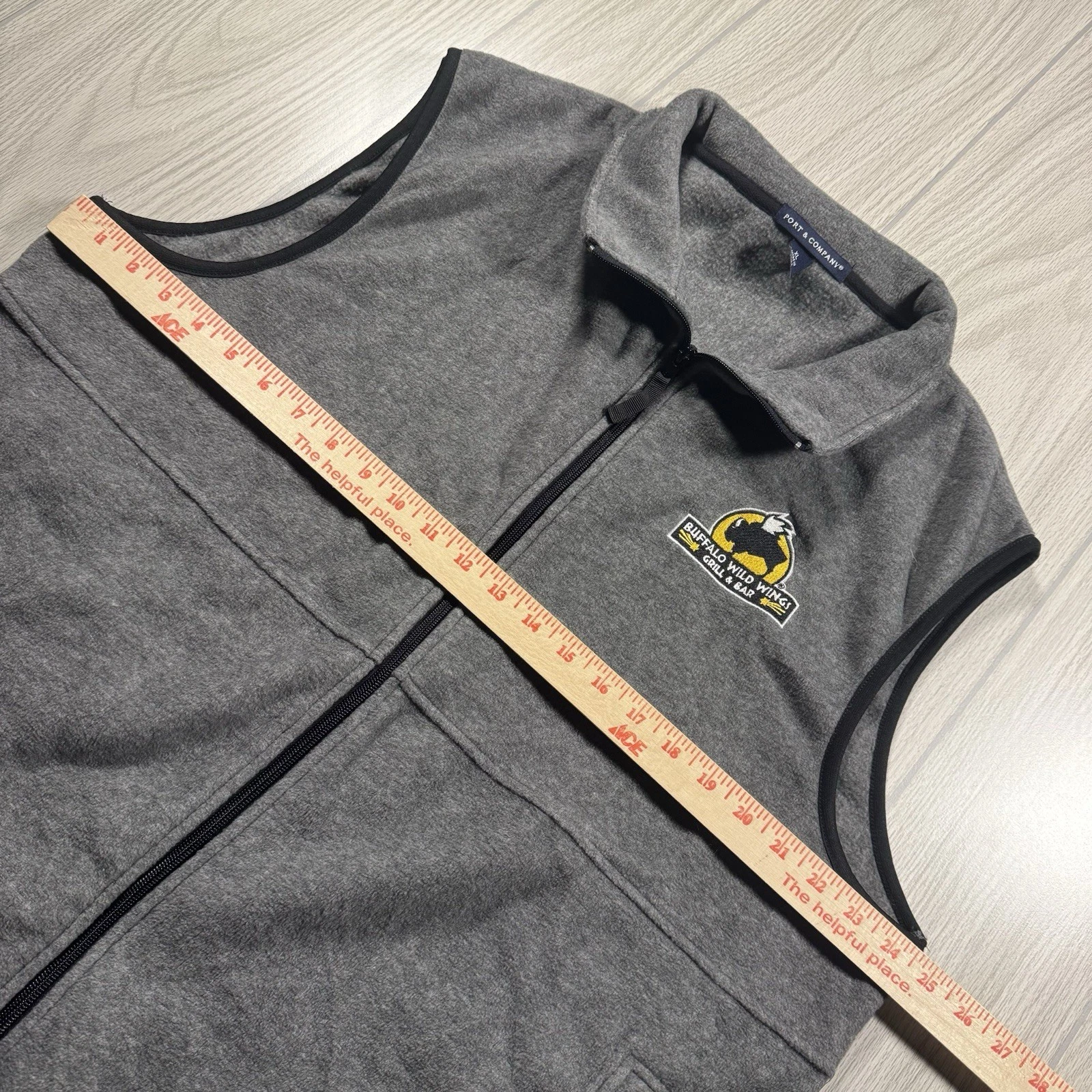 Buffalo Wild Wings Full Zip Fleece Vest Mens XL Gray Logo Port & Co Workwear EUC image 9